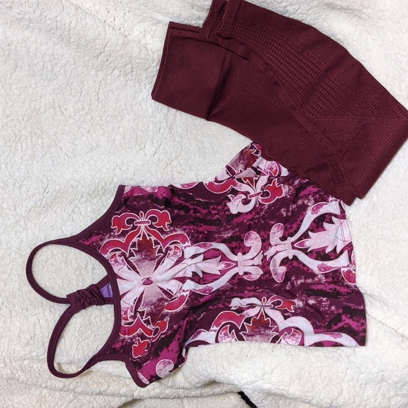 Fabletics Leggings and unknown Brand Women's workout top (curated set) - Picture 1 of 6